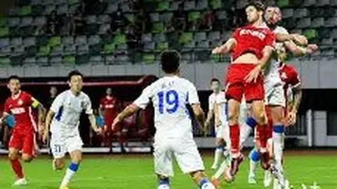 当热门偶像驾校表现引争议？节目中倒车操作紧张不安